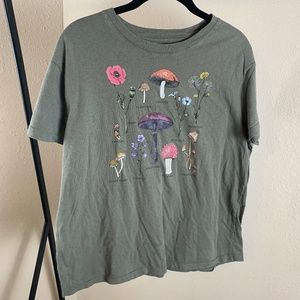 Mushroom t shirt size L‎